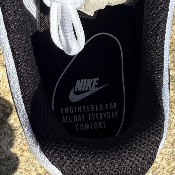 Athletic_Shoes